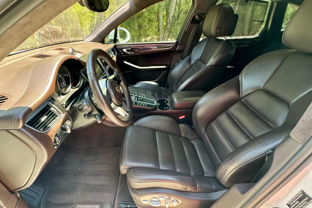 2015 Porsche Macan Turbo - Image 20 of 31