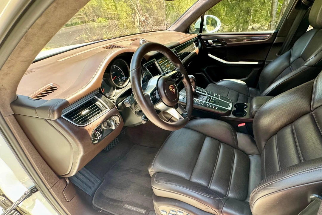 2015 Porsche Macan Turbo - Image 28 of 31