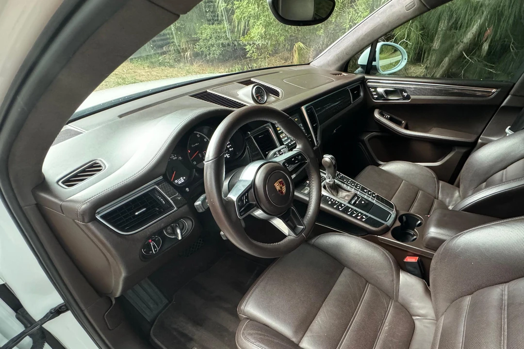 2015 Porsche Macan Turbo - Image 30 of 31