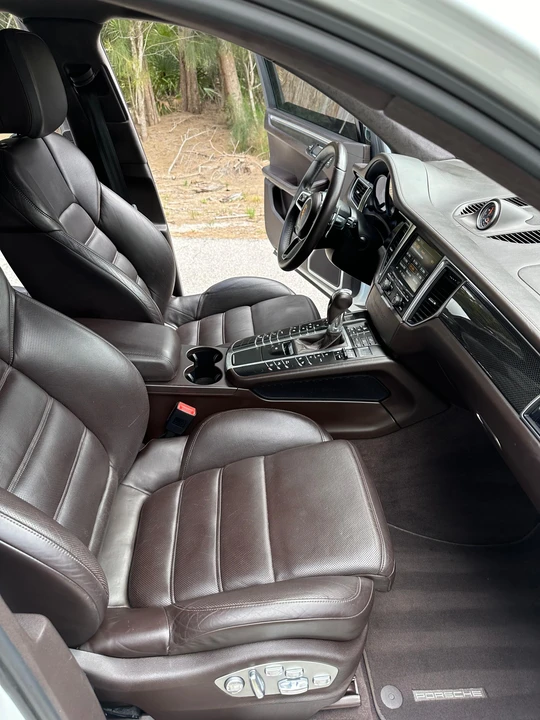 2015 Porsche Macan Turbo - Image 24 of 31