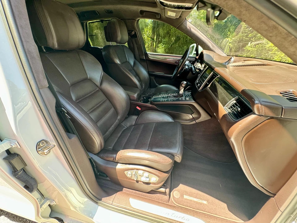 2015 Porsche Macan Turbo - Image 23 of 31