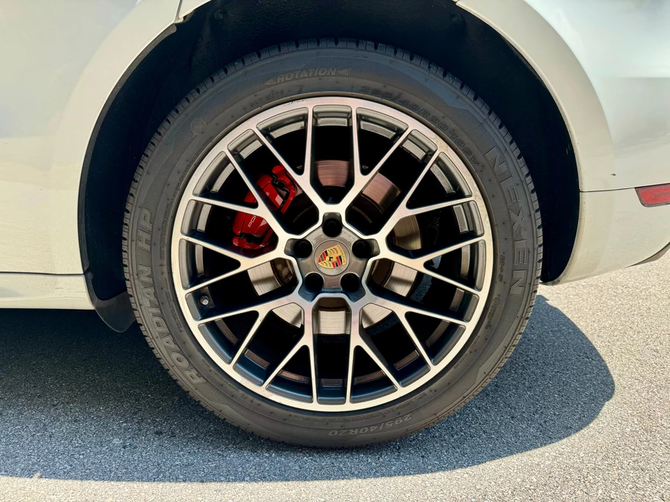 2015 Porsche Macan Turbo - Image 11 of 31
