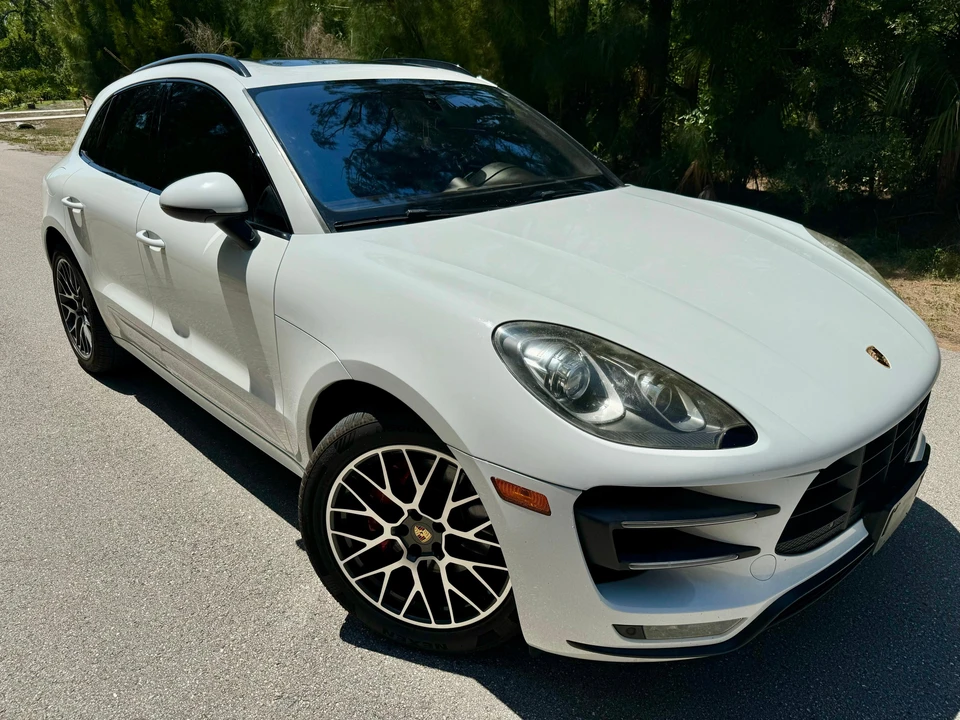2015 Porsche Macan Turbo - Image 9 of 31