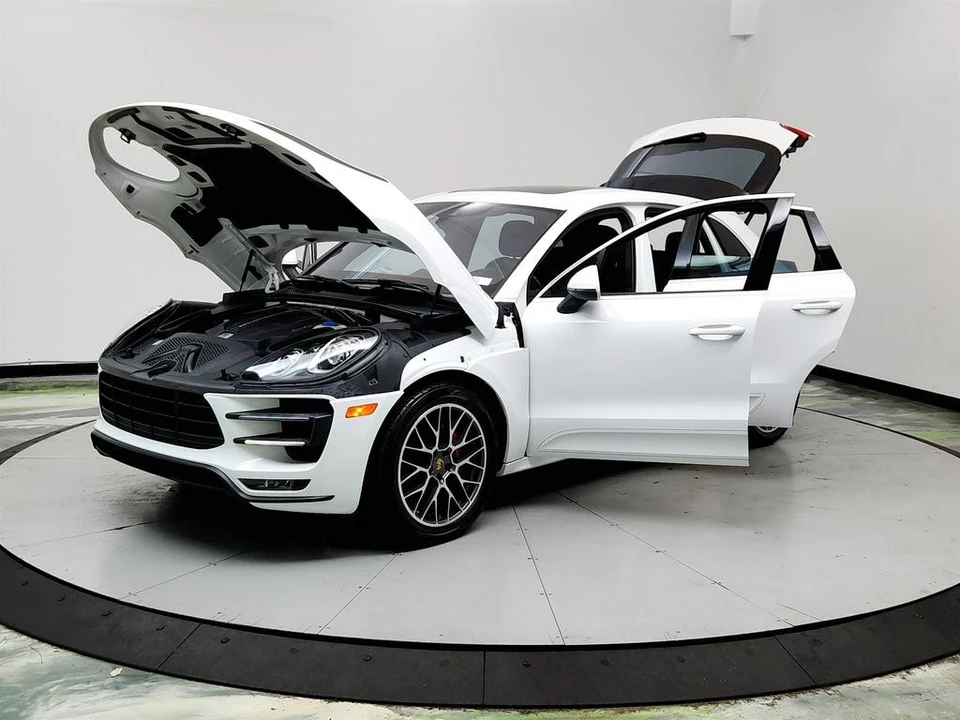 2015 Porsche Macan Turbo - Image 9 of 31