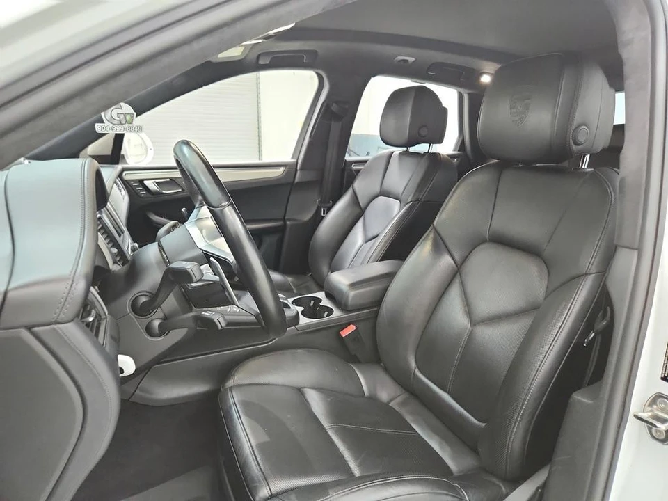2015 Porsche Macan Turbo - Image 14 of 31