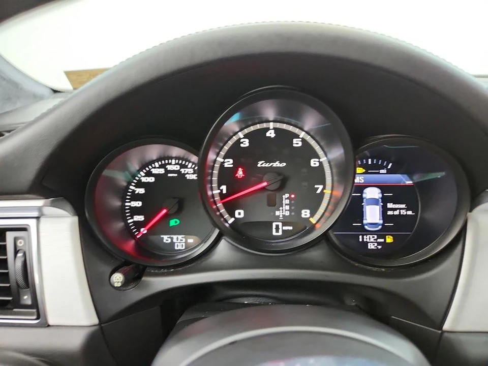 2015 Porsche Macan Turbo - Image 17 of 31