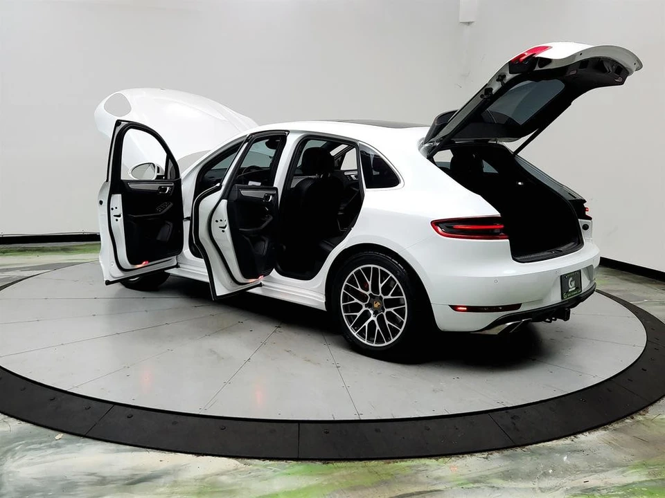 2015 Porsche Macan Turbo - Image 12 of 31