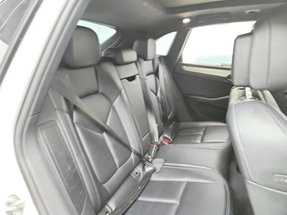 2015 Porsche Macan Turbo - Image 30 of 31