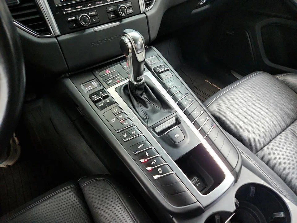 2015 Porsche Macan Turbo - Image 19 of 31