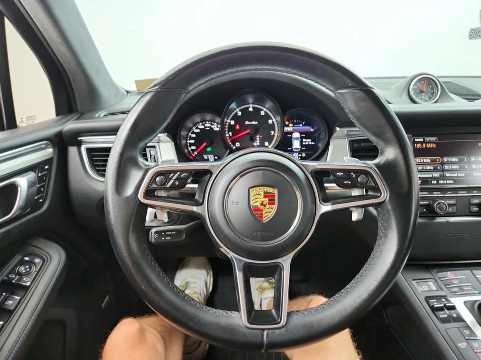 2015 Porsche Macan Turbo - Image 18 of 31