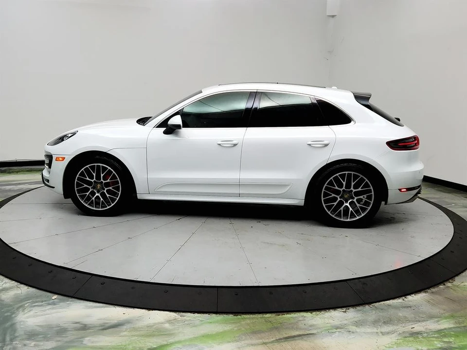 2015 Porsche Macan Turbo - Image 8 of 31
