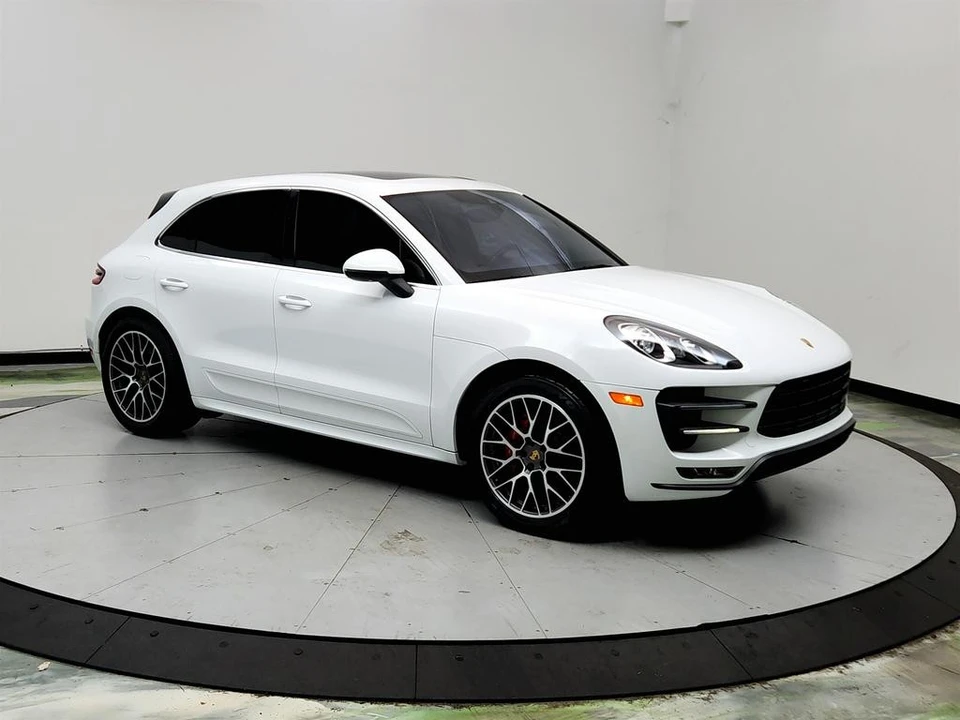 2015 Porsche Macan Turbo - Image 3 of 31