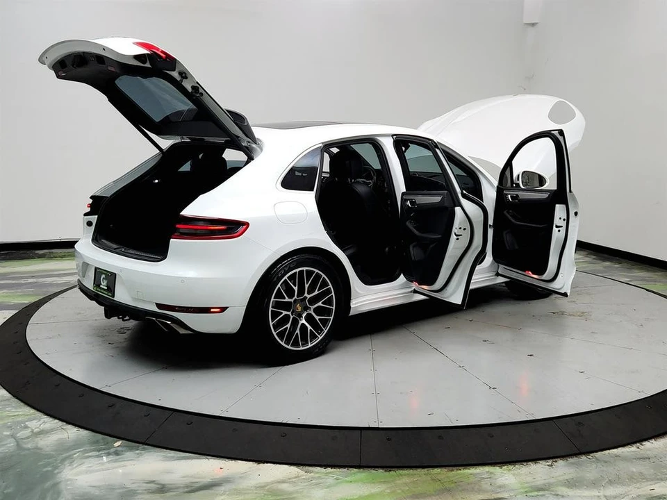 2015 Porsche Macan Turbo - Image 11 of 31