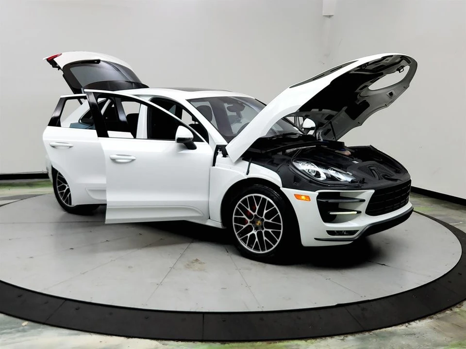 2015 Porsche Macan Turbo - Image 10 of 31