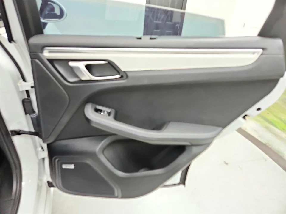 2015 Porsche Macan Turbo - Image 31 of 31