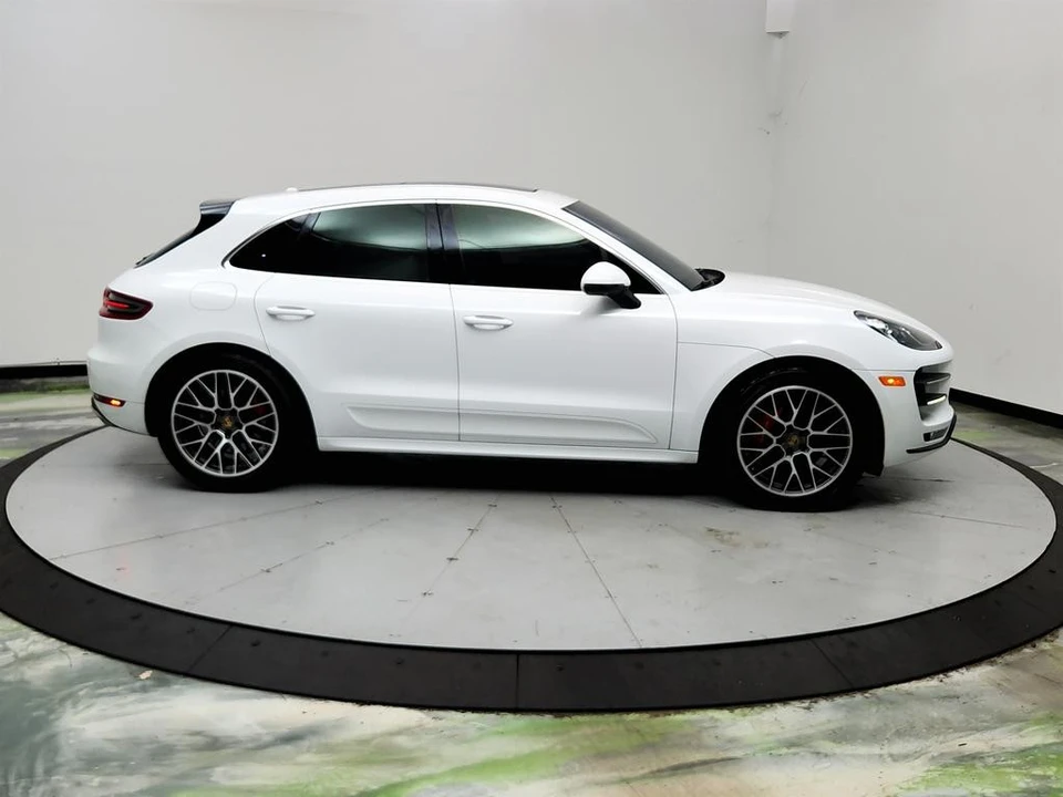 2015 Porsche Macan Turbo - Image 4 of 31