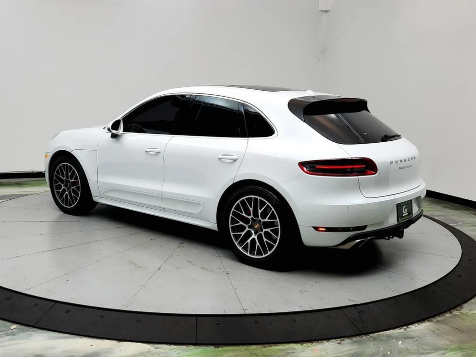 2015 Porsche Macan Turbo - Image 7 of 31