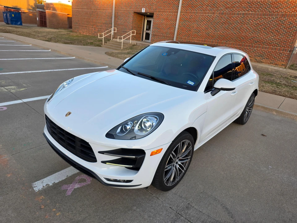 2015 Porsche Macan Turbo - Image 8 of 31