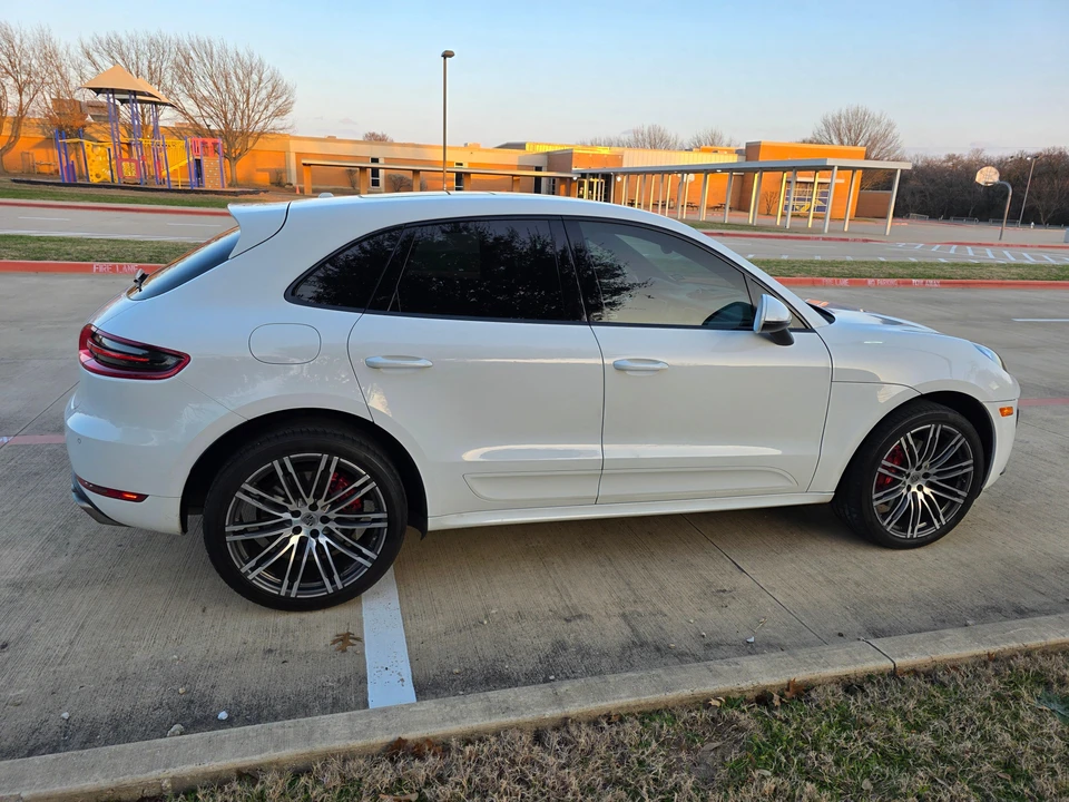2015 Porsche Macan Turbo - Image 26 of 31