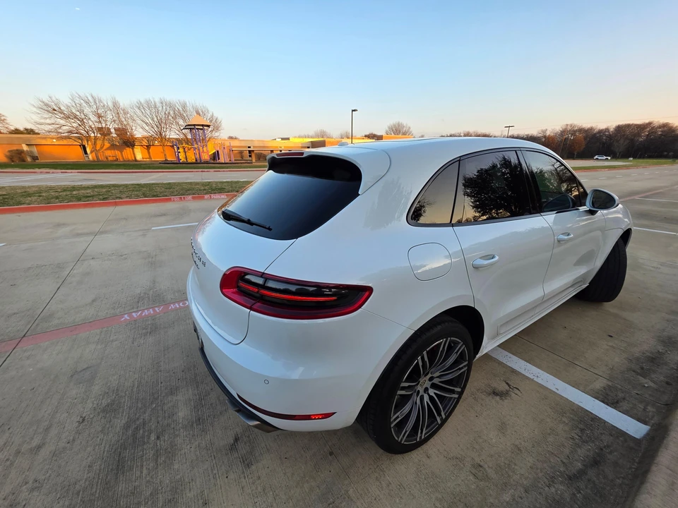 2015 Porsche Macan Turbo - Image 24 of 31