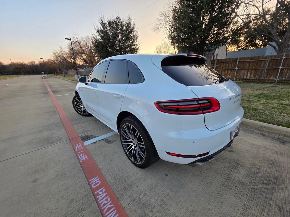 2015 Porsche Macan Turbo - Image 14 of 31