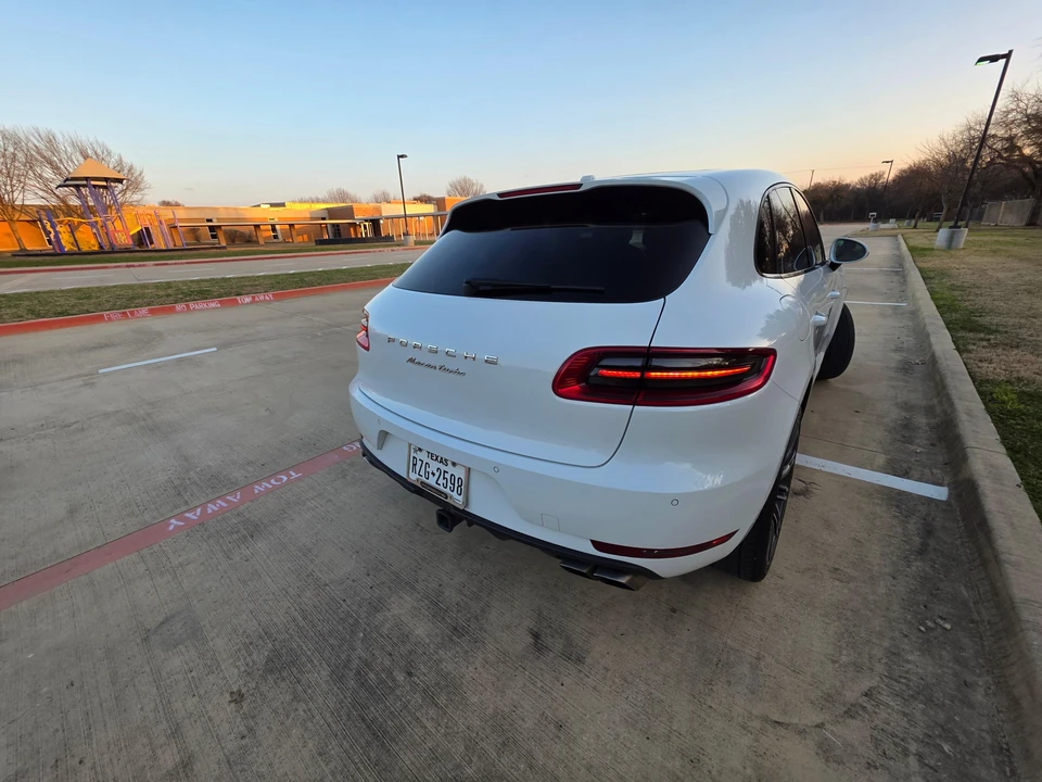 2015 Porsche Macan Turbo - Image 21 of 31