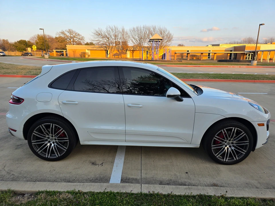 2015 Porsche Macan Turbo - Image 27 of 31