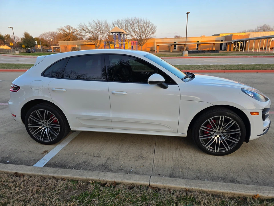 2015 Porsche Macan Turbo - Image 28 of 31