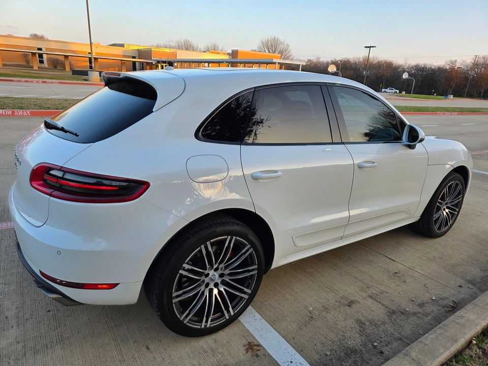 2015 Porsche Macan Turbo - Image 25 of 31