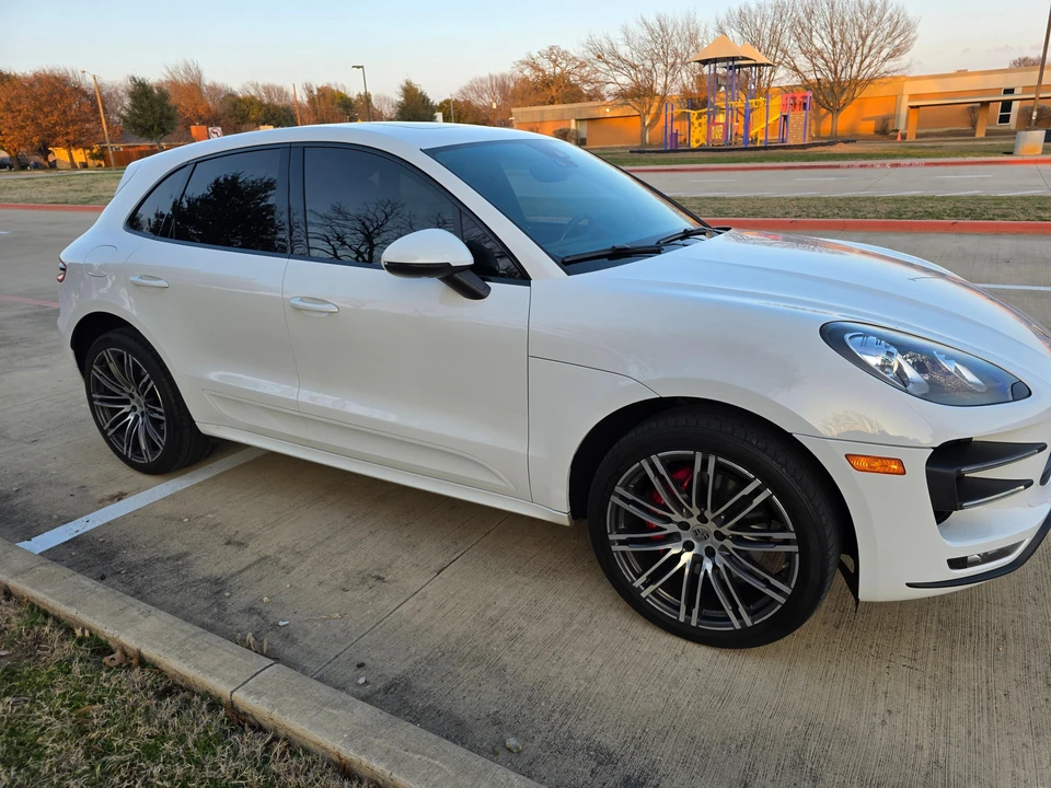 2015 Porsche Macan Turbo - Image 29 of 31