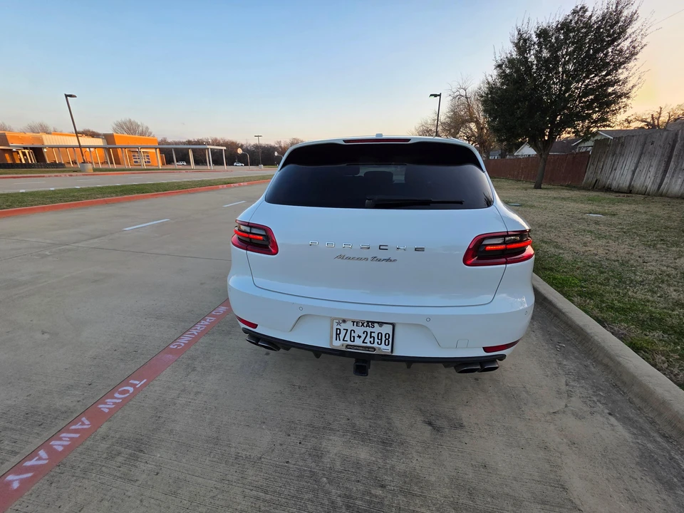 2015 Porsche Macan Turbo - Image 20 of 31
