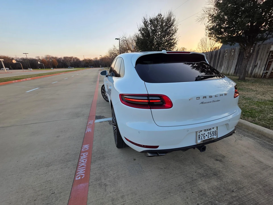 2015 Porsche Macan Turbo - Image 16 of 31