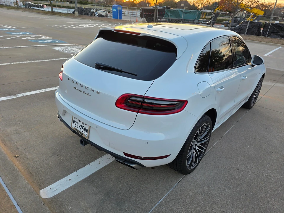 2015 Porsche Macan Turbo - Image 23 of 31