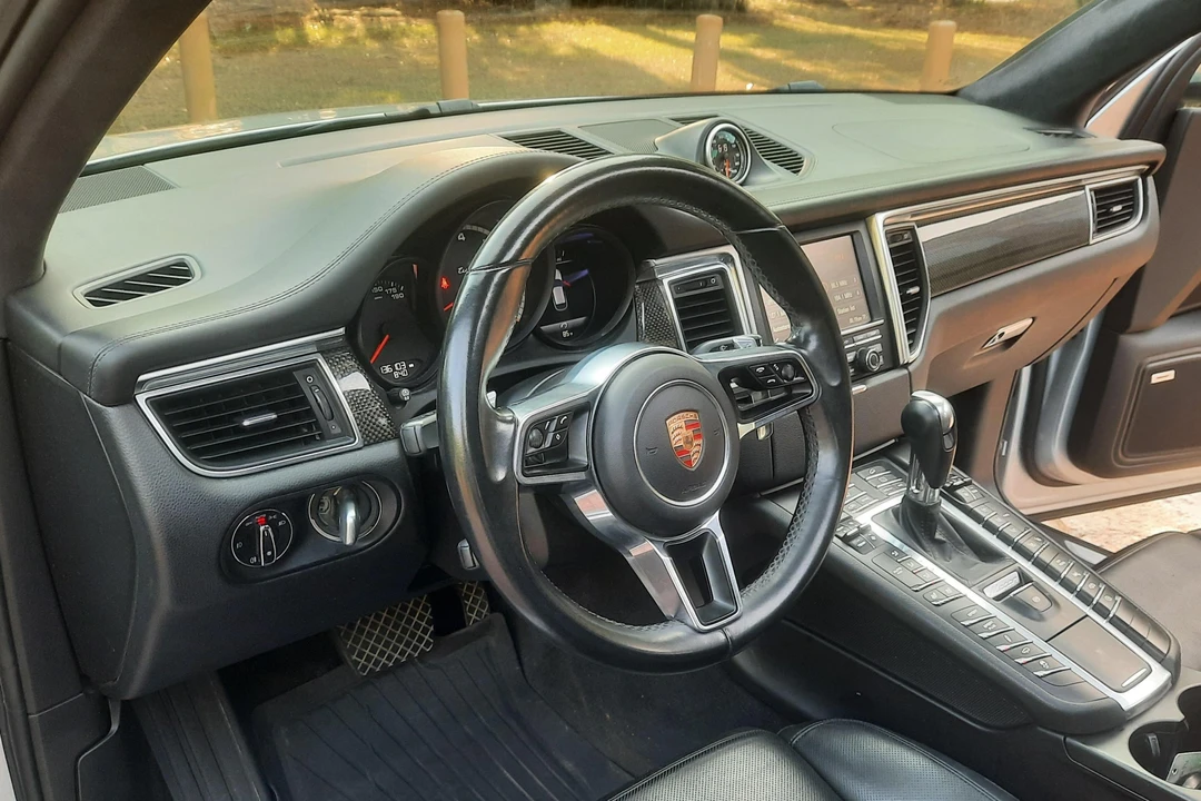 2015 Porsche Macan Turbo - Image 30 of 31