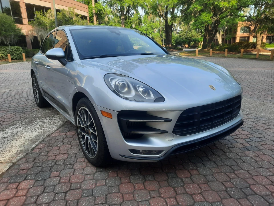 2015 Porsche Macan Turbo - Image 18 of 31