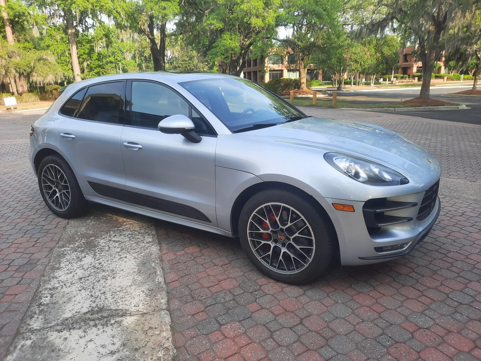2015 Porsche Macan Turbo - Image 17 of 31