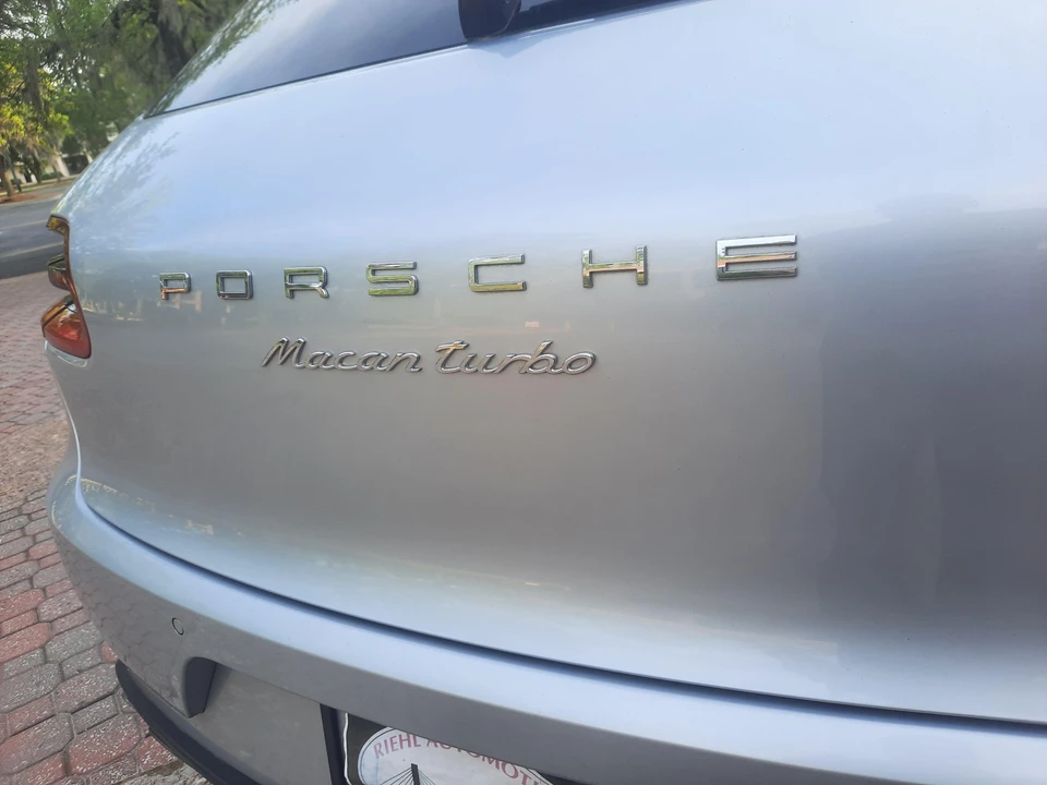 2015 Porsche Macan Turbo - Image 24 of 31