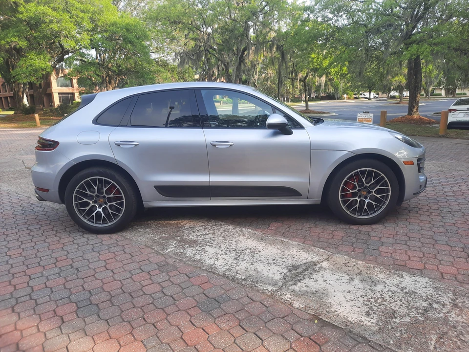 2015 Porsche Macan Turbo - Image 16 of 31