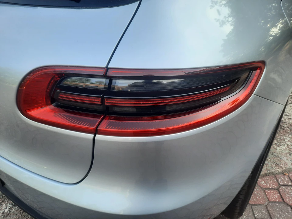2015 Porsche Macan Turbo - Image 25 of 31