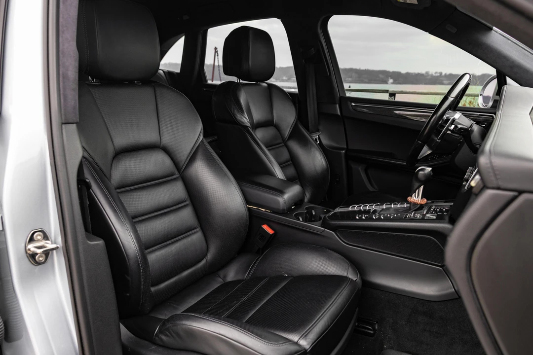 2015 Porsche Macan Turbo - Image 27 of 31