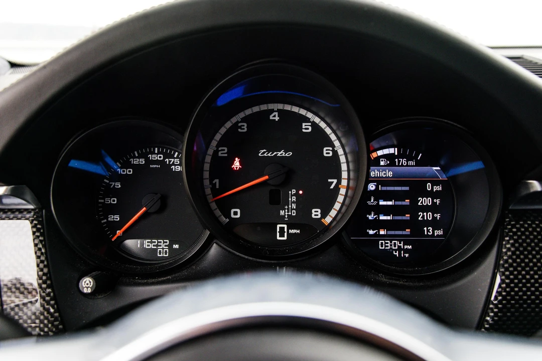 2015 Porsche Macan Turbo - Image 29 of 31