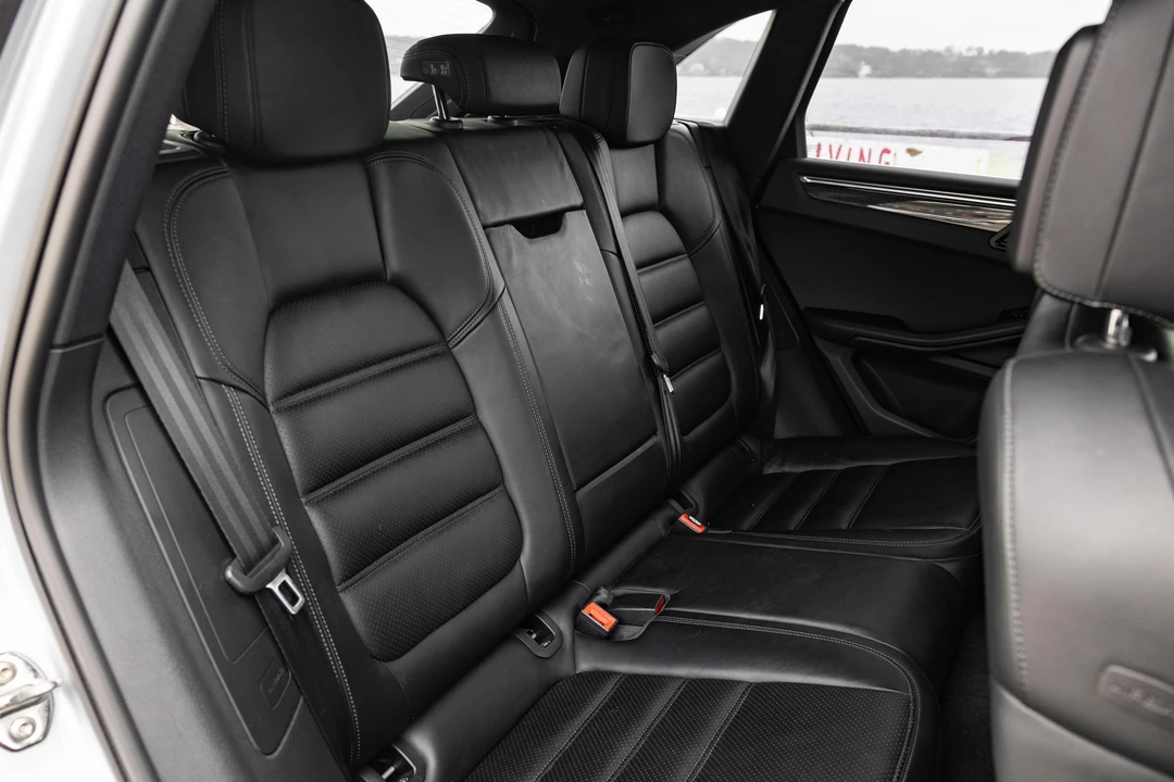 2015 Porsche Macan Turbo - Image 28 of 31