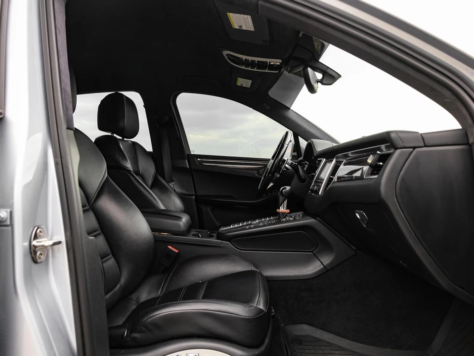 2015 Porsche Macan Turbo - Image 30 of 31