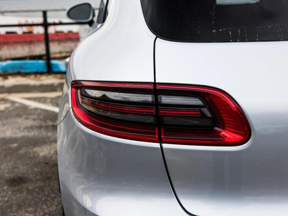 2015 Porsche Macan Turbo - Image 15 of 31
