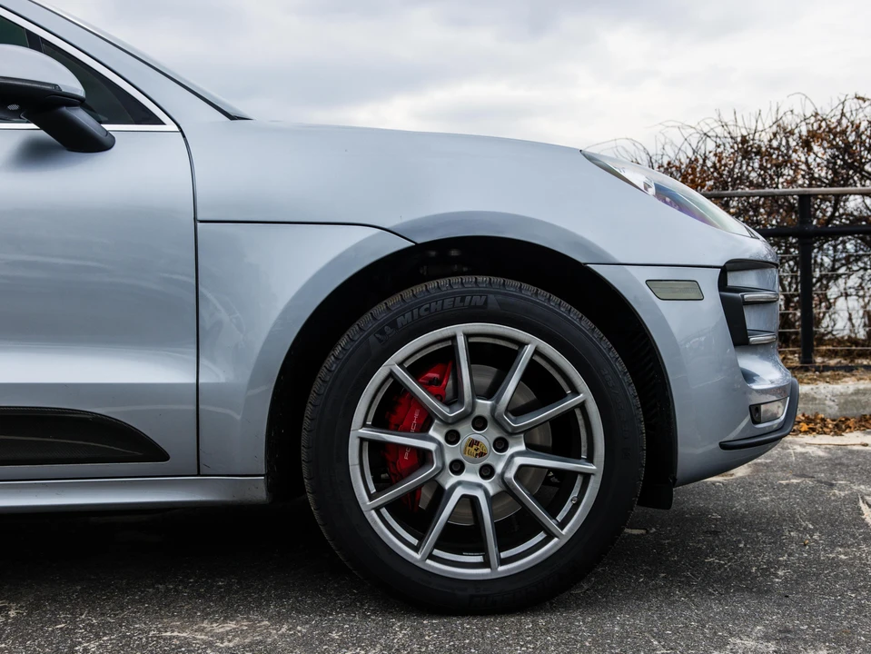 2015 Porsche Macan Turbo - Image 25 of 31