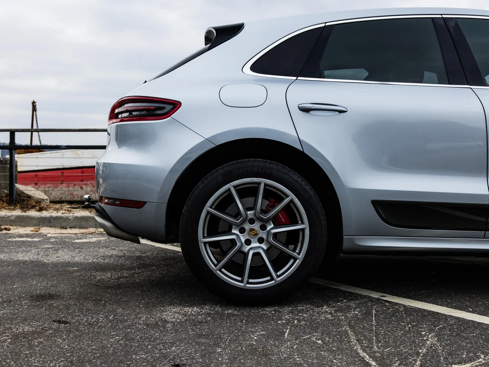 2015 Porsche Macan Turbo - Image 24 of 31