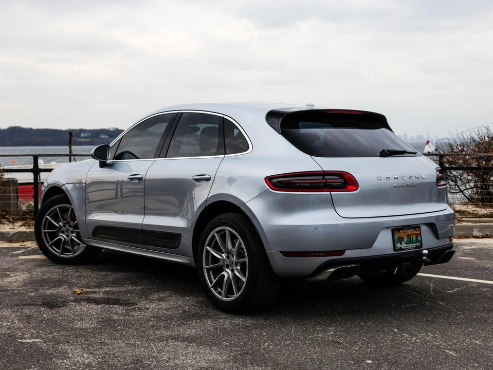 2015 Porsche Macan Turbo - Image 7 of 31