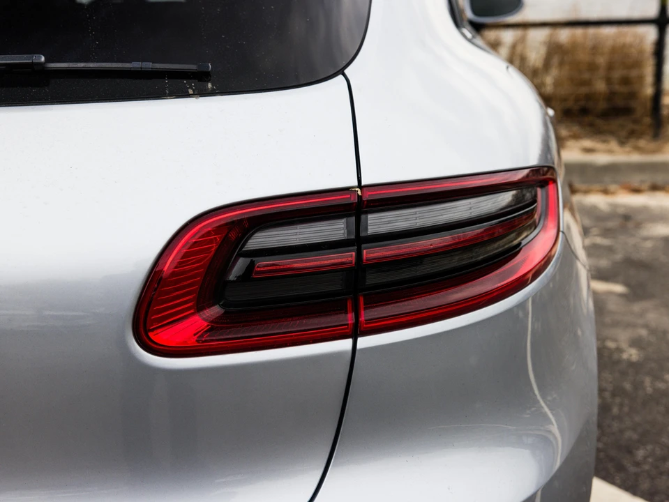 2015 Porsche Macan Turbo - Image 16 of 31