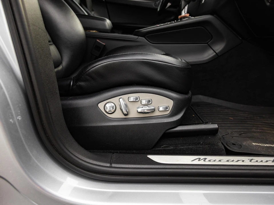2015 Porsche Macan Turbo - Image 31 of 31