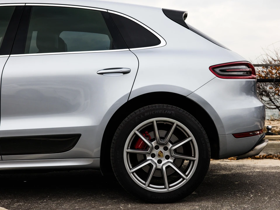 2015 Porsche Macan Turbo - Image 23 of 31